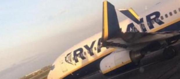 Two Ryanair planes have clipped each other Two Ryanair planes have clipped each other