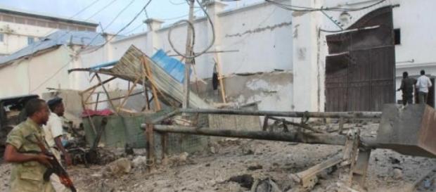 Garowe: Al-Shabaab fa esplodere un bus dell'Onu Garowe: Al-Shabaab fa esplodere un bus dell'Onu