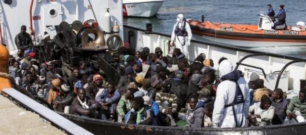 Itália prossegue buscas por imigrantes Itália prossegue buscas por imigrantes