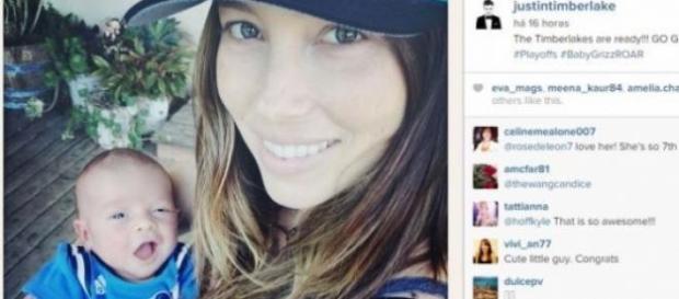 Jessica Biel com o filho bebé ao colo Jessica Biel com o filho bebé ao colo