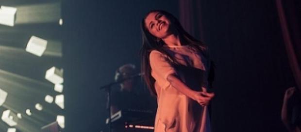 Selena Gomez ist noch auf Justin Bieber fixiert. Selena Gomez ist noch auf Justin Bieber fixiert.