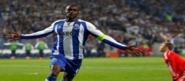 Jackson Martínez batendo Neuer no Dragão Jackson Martínez batendo Neuer no Dragão