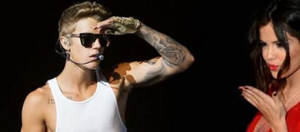 Justin Bieber quer Selena de volta. Justin Bieber quer Selena de volta.