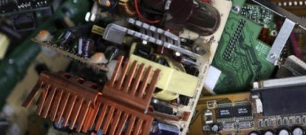 Les déchets électriques peuvent être dangereux. Les déchets électriques peuvent être dangereux.