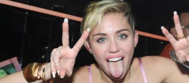 Miley continua a surpreender os fãs. Miley continua a surpreender os fãs.