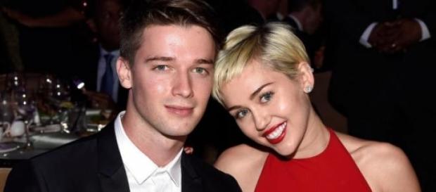 Miley Cyrus e Patrick Schwarzenegger terminaram Miley Cyrus e Patrick Schwarzenegger terminaram