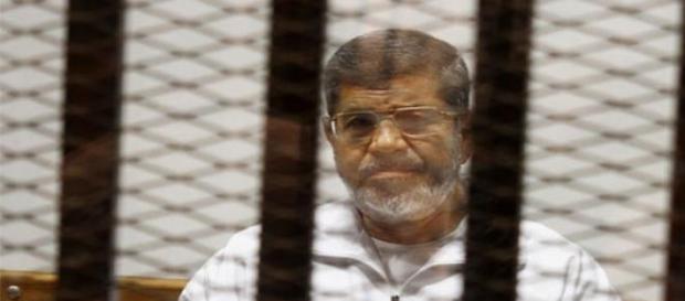 Mohammed Morsi escucha la sentencia de 20 años Mohammed Morsi escucha la sentencia de 20 años