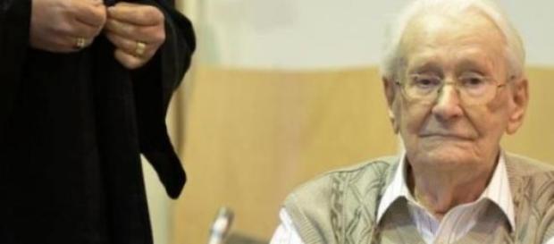 Oskar Gröning começou a ser julgado na Alemanha Oskar Gröning começou a ser julgado na Alemanha