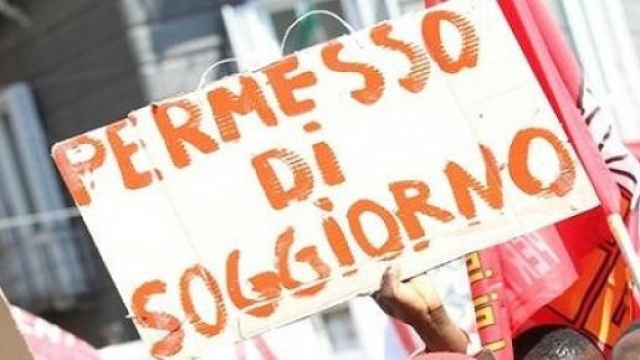 Migranti alla ricerca della legalit&agrave;.