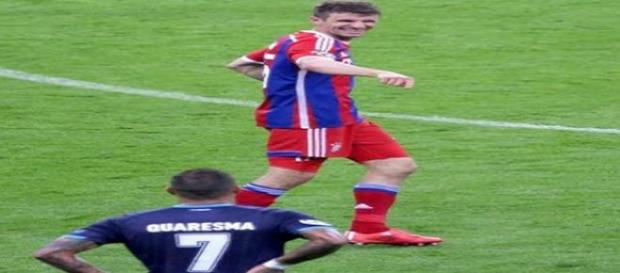 Muller a rir-se de Quaresma. Muller a rir-se de Quaresma.