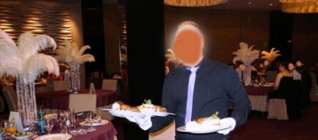 Ospătar în exercițiul funcțiunii. Ospătar în exercițiul funcțiunii.
