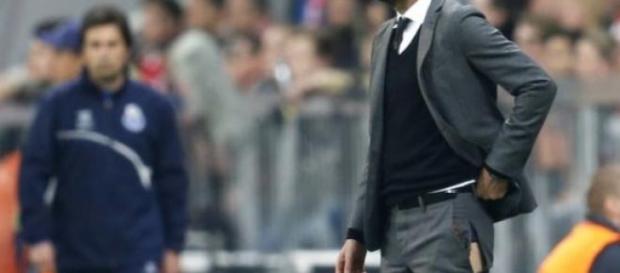 Pep ficou até ao fim do jogo com as calças assim Pep ficou até ao fim do jogo com as calças assim