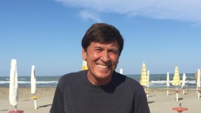 Gianni Morandi il web insorge (foto Facebook)