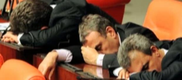 Alocații sau pensii de parlamentar? Alocații sau pensii de parlamentar?
