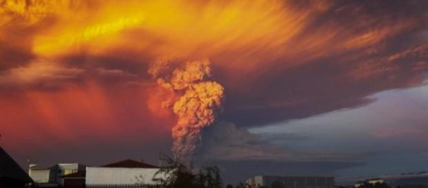 As zonas perto deste local já foram evacuadas. As zonas perto deste local já foram evacuadas.