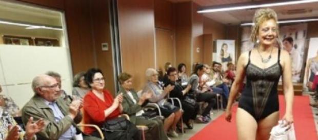 Desfile de mujeres con mastectomia Desfile de mujeres con mastectomia