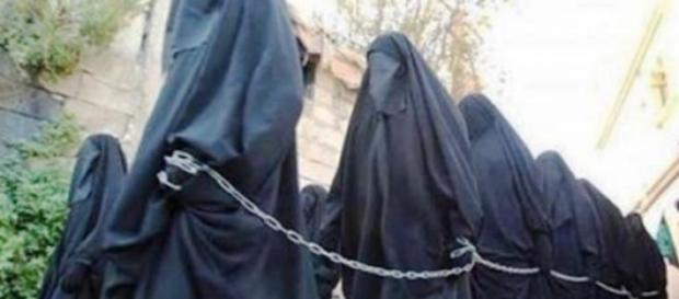 Femeile sclave din Statul Islamic Femeile sclave din Statul Islamic