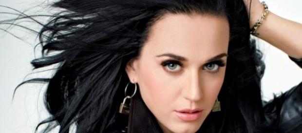 Katy Perry se muda para ayudar a la juventud Katy Perry se muda para ayudar a la juventud