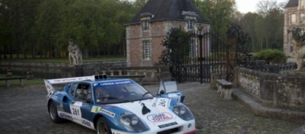Ligier JS2 au départ du chateau de Courances Ligier JS2 au départ du chateau de Courances