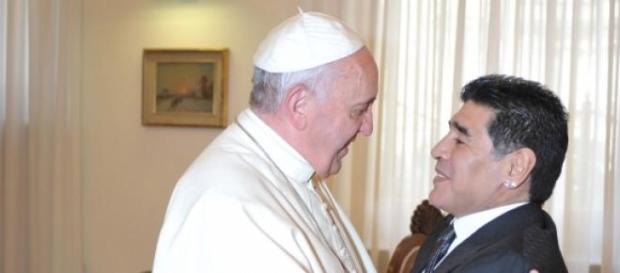 Maradona saluda al Papa en el Vaticano Maradona saluda al Papa en el Vaticano