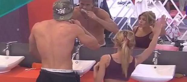 Oriana se encara con Ferri por unas fotos. Oriana se encara con Ferri por unas fotos.