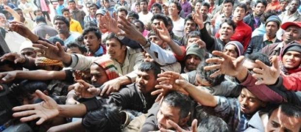 Renzi preme per soluzione a immigrazione Renzi preme per soluzione a immigrazione