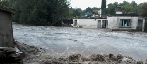 Vivienda alcanzada por el río