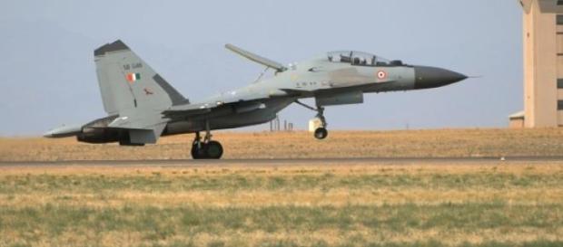 Caça Su-30 cuja construção na Índia deu problemas. Caça Su-30 cuja construção na Índia deu problemas.
