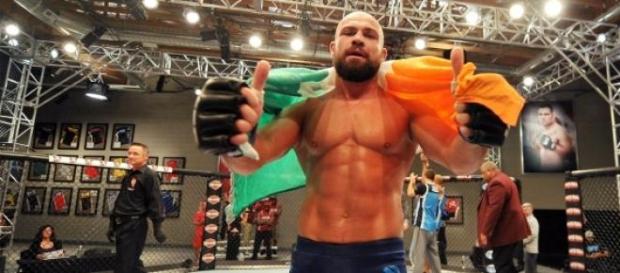 Cathal Pendred defiende al "Chicharito" Hernández Cathal Pendred defiende al "Chicharito" Hernández