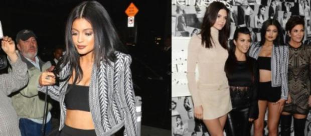 Kylie com a mãe e as irmãs Kardashian-Jenner Kylie com a mãe e as irmãs Kardashian-Jenner