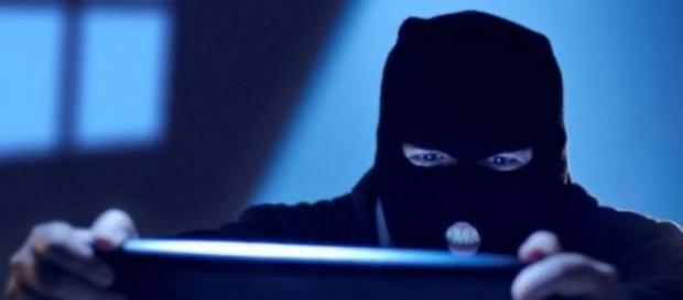 Recompensă pentru prinderea celor doi hackeri Recompensă pentru prinderea celor doi hackeri