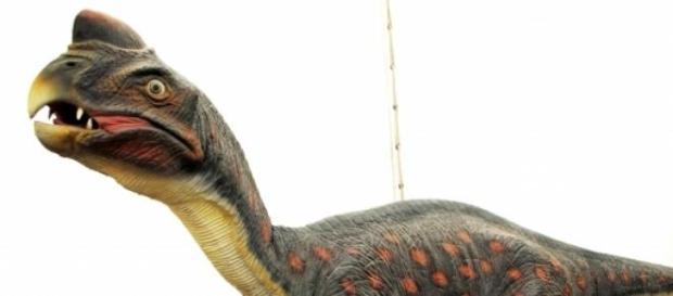 Representación de un dinosaurio. HombreDHojalata Representación de un dinosaurio. HombreDHojalata