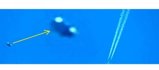Ufo: bizzarro avvistamento nei cieli di Roma Ufo: bizzarro avvistamento nei cieli di Roma