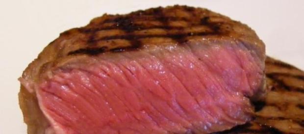 Carne mal passada causou surto de toxoplasmose Carne mal passada causou surto de toxoplasmose
