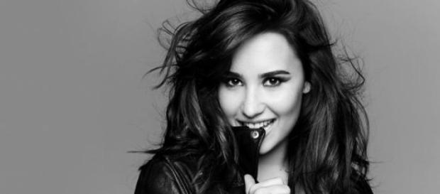 Demi Lovato muestra sus gustos por los labios Demi Lovato muestra sus gustos por los labios