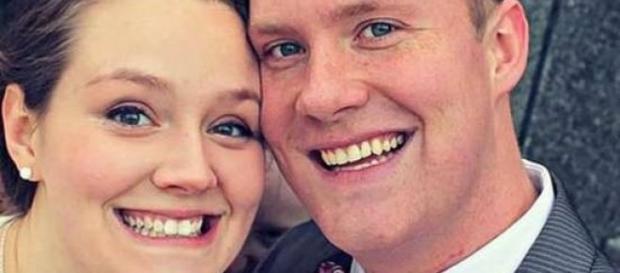 Usa:fantasma appare in foto di sposi al matrimonio Usa:fantasma appare in foto di sposi al matrimonio