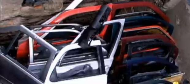 Várias peças de automóveis apreendidas Várias peças de automóveis apreendidas