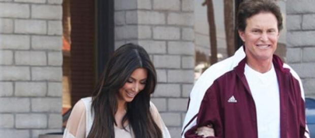 Bruce Jenner, tatal vitreg al lui Kim Kardashian Bruce Jenner, tatal vitreg al lui Kim Kardashian
