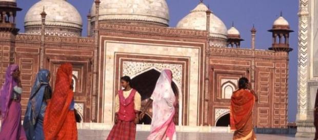 Les femmes indiennes au Taj Mahal Les femmes indiennes au Taj Mahal