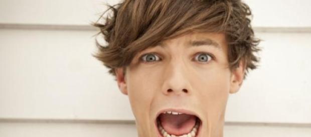 Louis ainda não esqueceu a ex-namorada. Louis ainda não esqueceu a ex-namorada.
