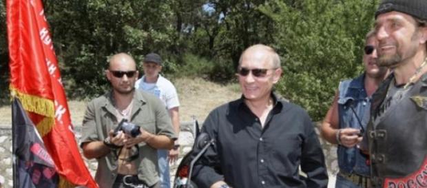 Motociclistas têm ligação ao Presidente Putin. Motociclistas têm ligação ao Presidente Putin.