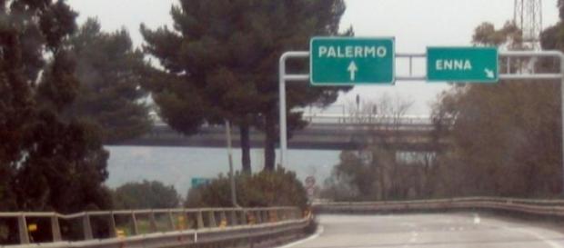 Catania-Palermo nuovi treni: appello a Mattarella. Catania-Palermo nuovi treni: appello a Mattarella.