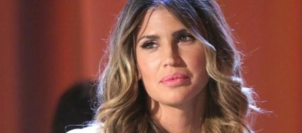 Claudia Galanti commossa in tv da Costanzo. Claudia Galanti commossa in tv da Costanzo.