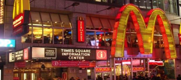 En McDonalds puedes pedir hamburguesas En McDonalds puedes pedir hamburguesas