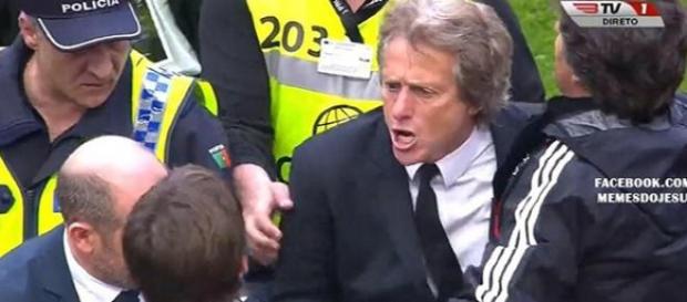 Jorge Jesus e Lopetegui numa discussão acesa. Jorge Jesus e Lopetegui numa discussão acesa.