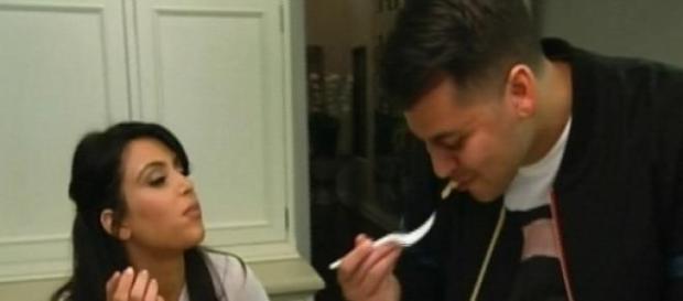 Kim Kardashian sorgt sich um ihren Bruder Rob. Kim Kardashian sorgt sich um ihren Bruder Rob.