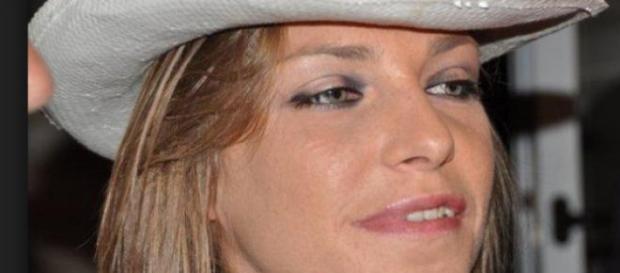 Loredana Errore torna a cantare dopo l'incidente. Loredana Errore torna a cantare dopo l'incidente.