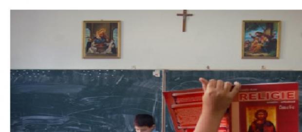 Un preot încurajează atitudinea homofobă în școli Un preot încurajează atitudinea homofobă în școli