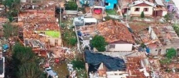Xanxerê foi destruída por um tornado Xanxerê foi destruída por um tornado