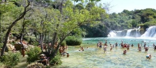 No parque Nacional de Krka, uma bela cachoeira